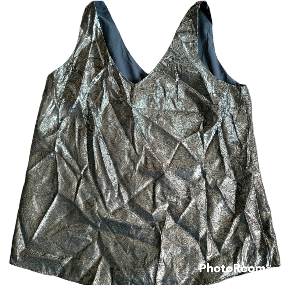 🌼🌼🌼The limited -Shiney gold🌼🌼 size large blouse! (Shines beautiful!!)🌼🌼🌼